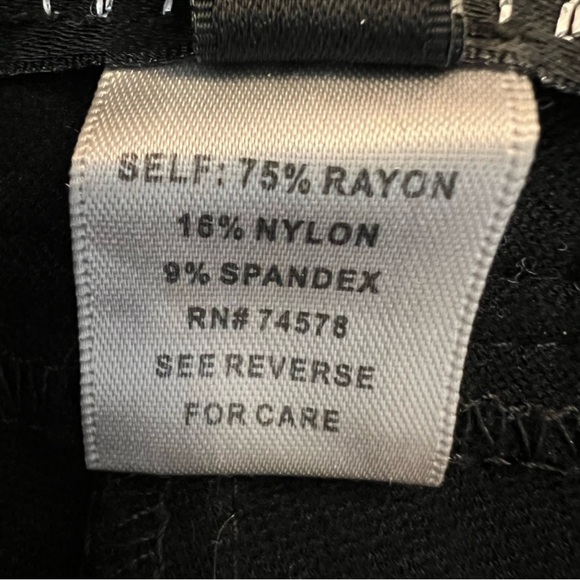 Cache Black Leggings with Zipper Accent - Picture 10 of 10